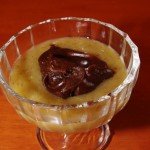 Hruškové pyré s karobovou čokoládou